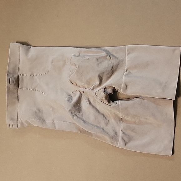 SPANX SIZE SMALL - Picture 5 of 8